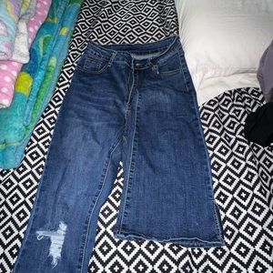 Boot cut jeans with slit on the side